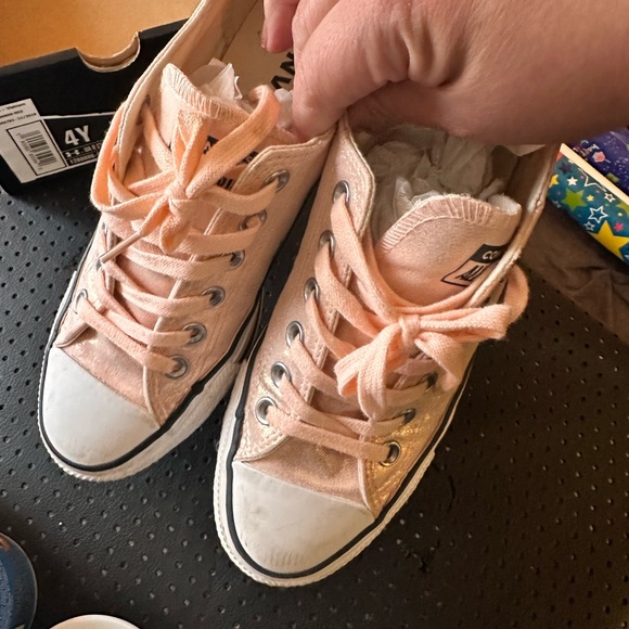 Converse Pink Low-Top Sneakers - Picture 2 of 4